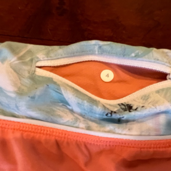 Lululemon speed shorts sz 4 - Picture 3 of 4